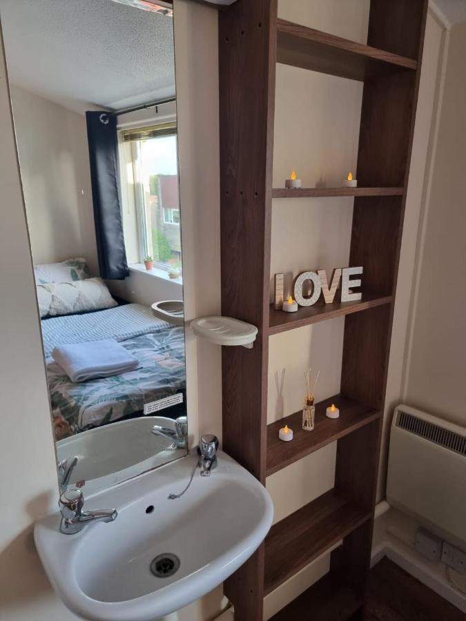 Private Rooms Bath Exterior foto